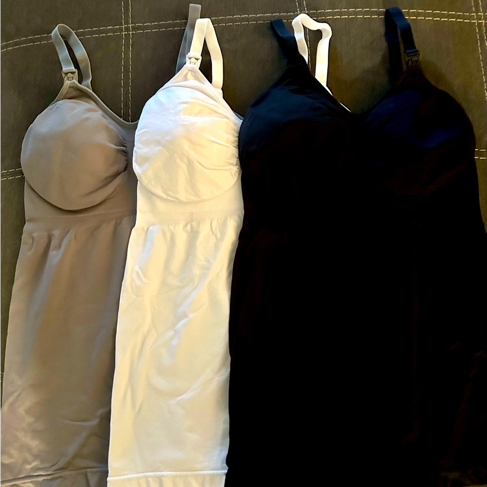 Set of 3 seamless nursing tank tops with built in bra